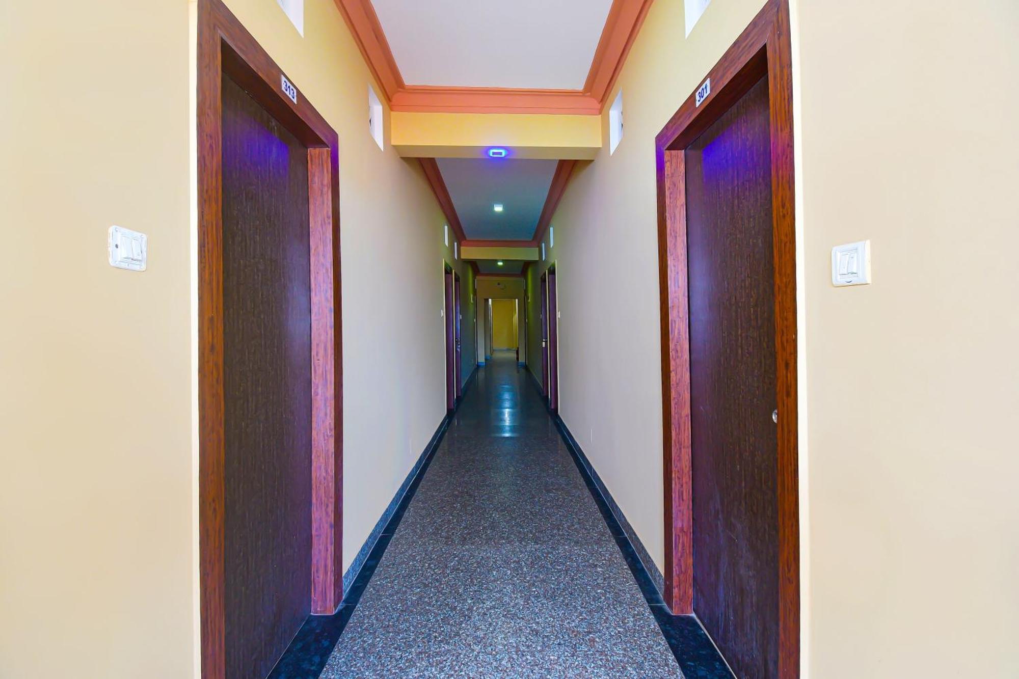 Oyo Flagship Hotel Sea Garden Puri Esterno foto